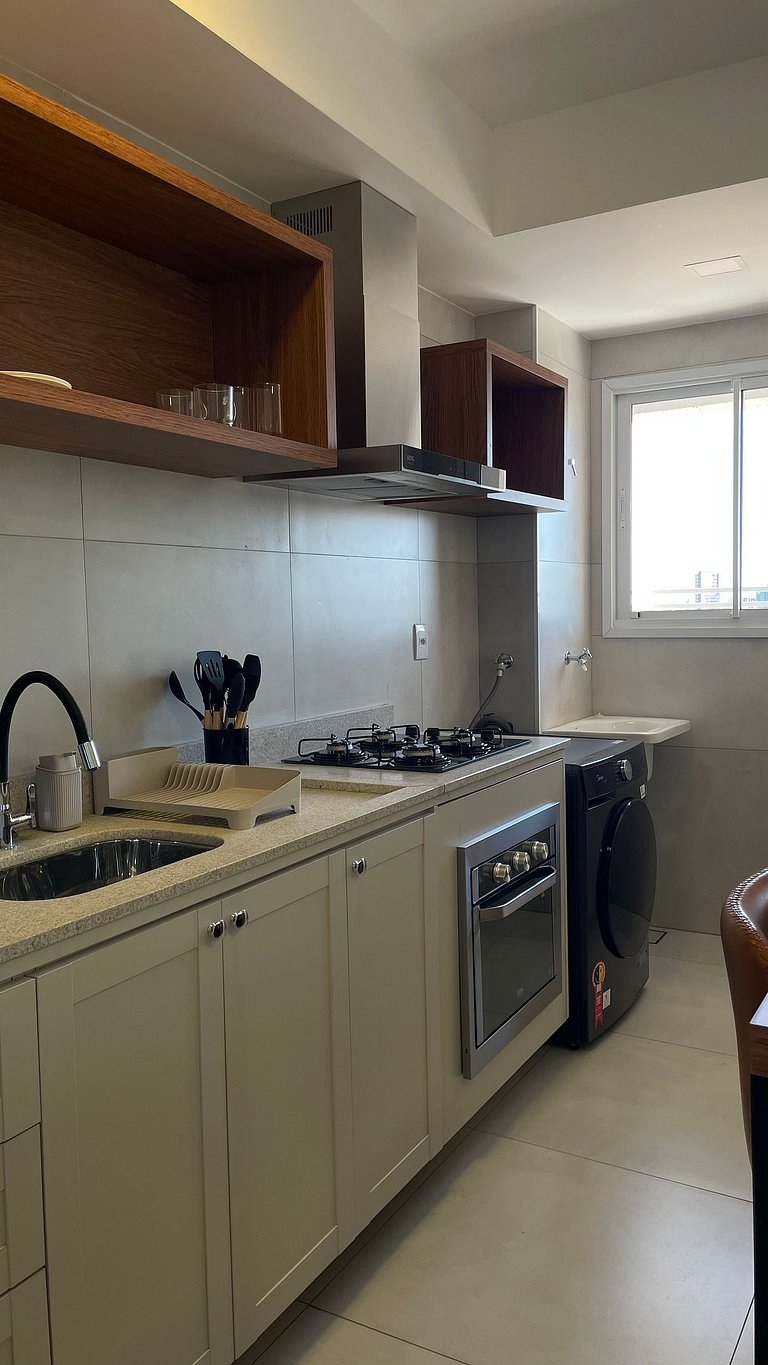Apto com sacada gourmet e piscina em Bauru