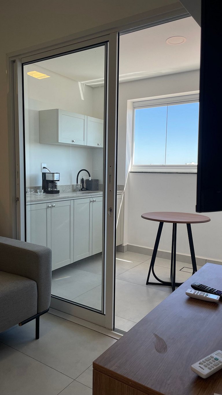 Apto com sacada gourmet e piscina em Bauru