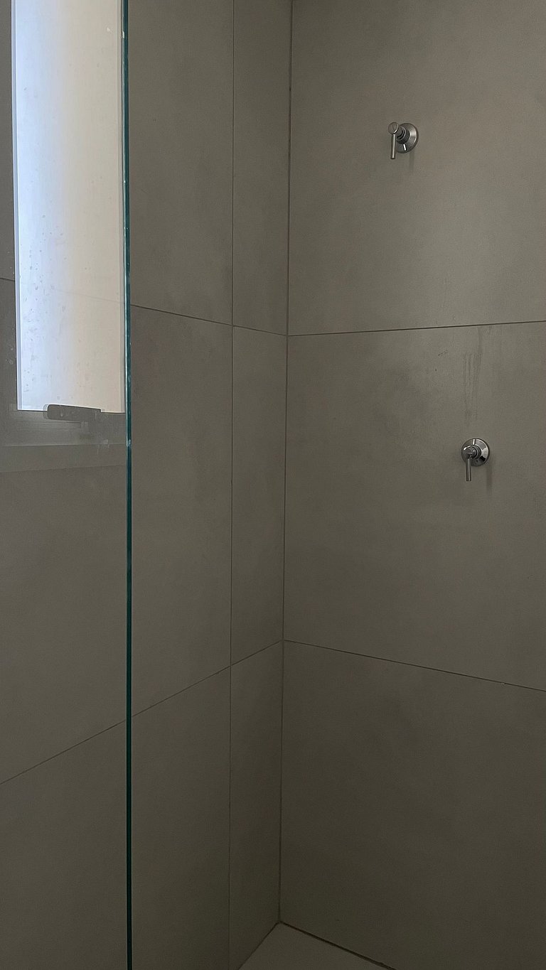 Apto com sacada gourmet e piscina em Bauru