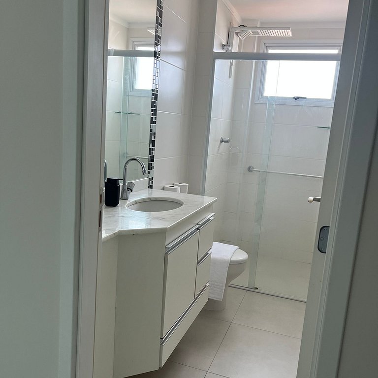 Apto com sacada gourmet e lazer completo em Bauru