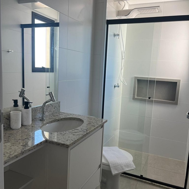 Apartamento amplo com vista panorâmica nos Altos da Cidade e