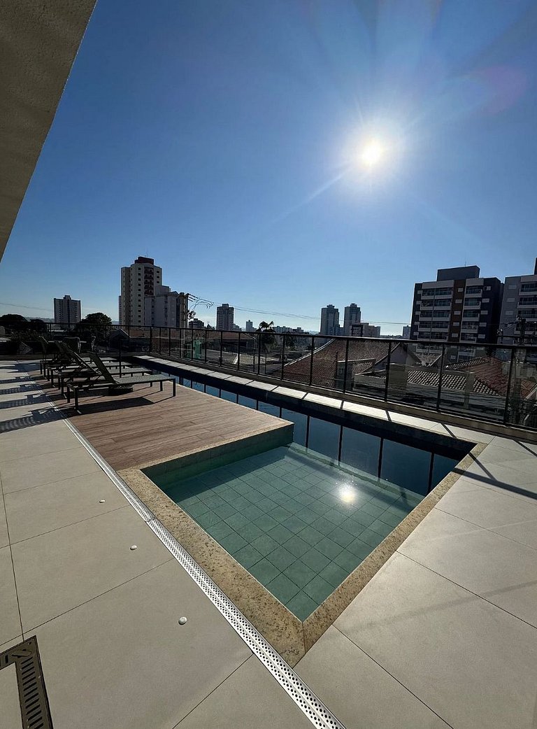 Apartamento amplo com vista panorâmica nos Altos da Cidade e