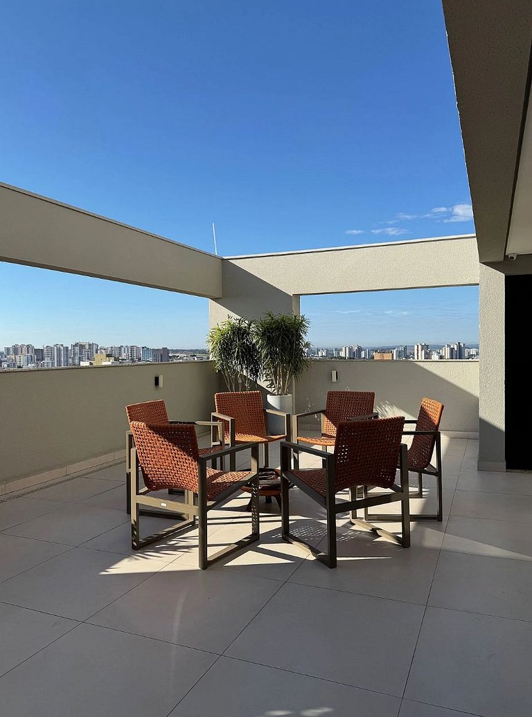 Apartamento amplo com vista panorâmica nos Altos da Cidade e