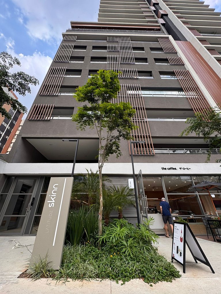 Studio terreo com varanda no Campo Belo