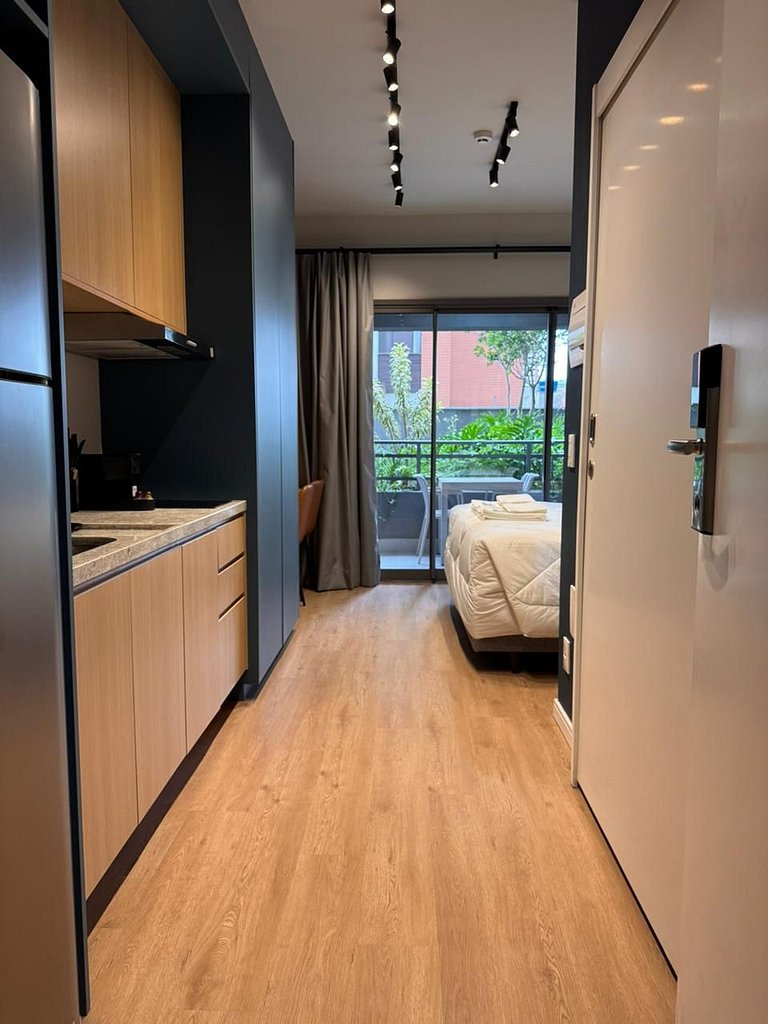 Studio terreo com varanda no Campo Belo