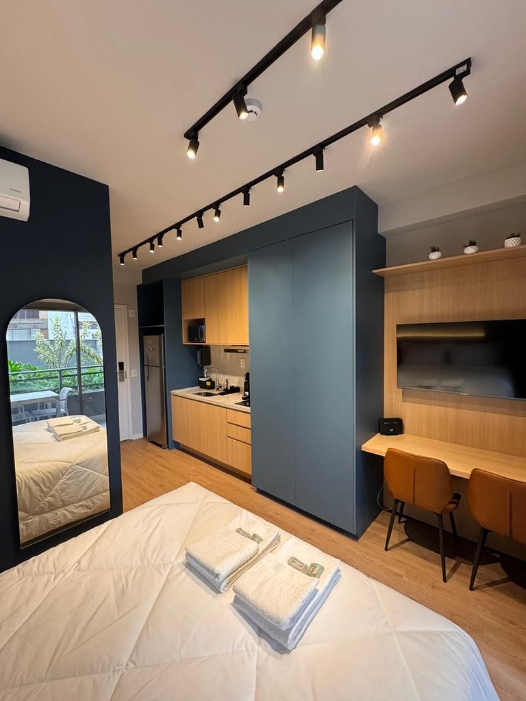 Studio terreo com varanda no Campo Belo