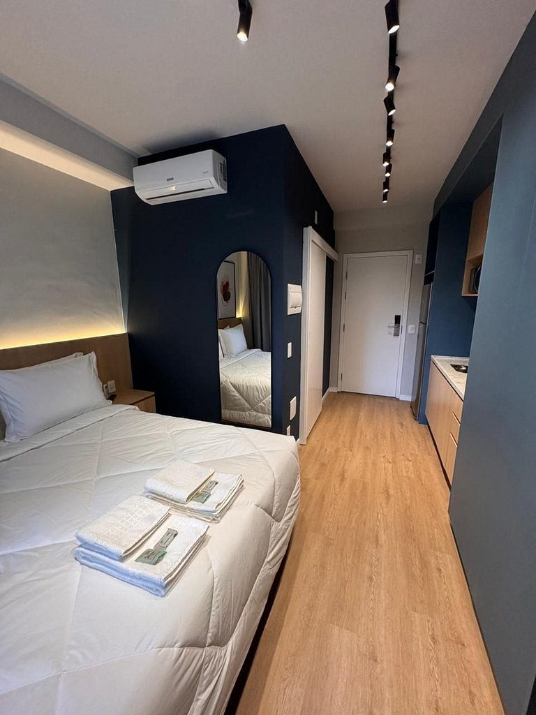 Studio terreo com varanda no Campo Belo