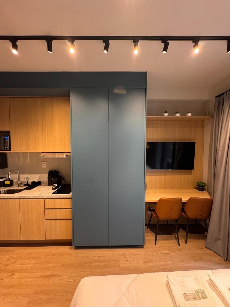 Studio terreo com varanda no Campo Belo