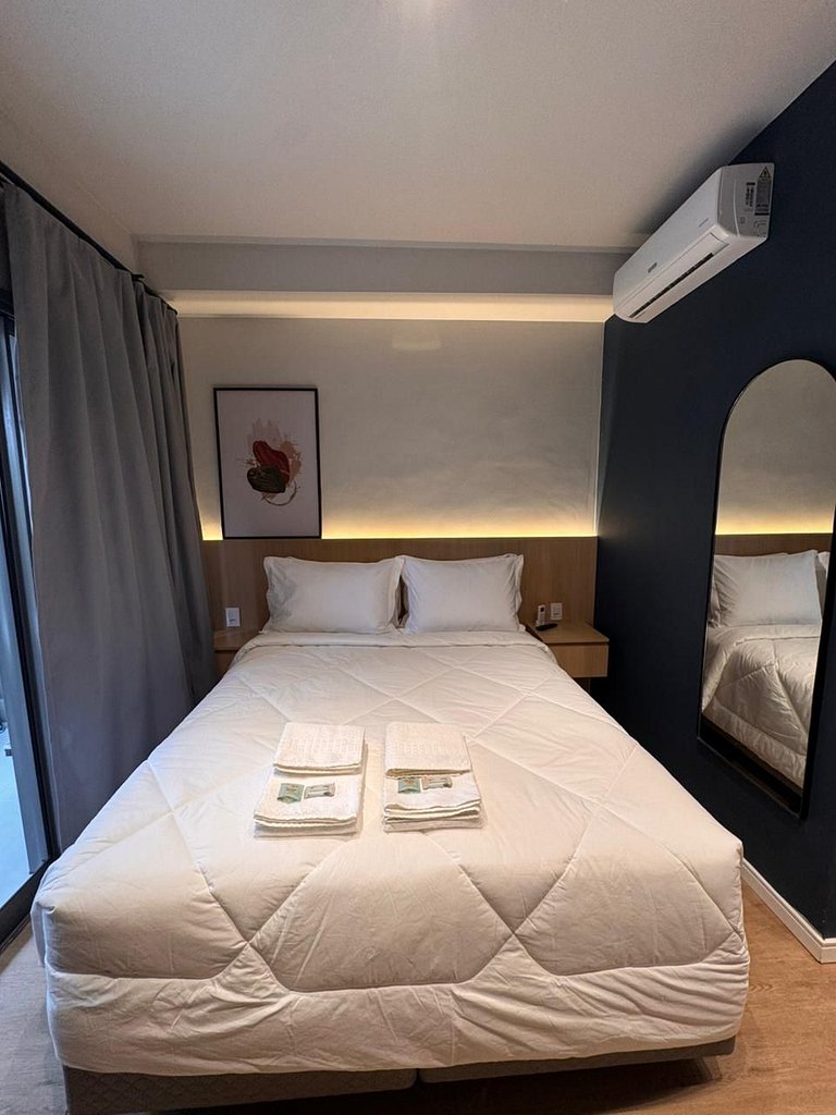 Studio terreo com varanda no Campo Belo