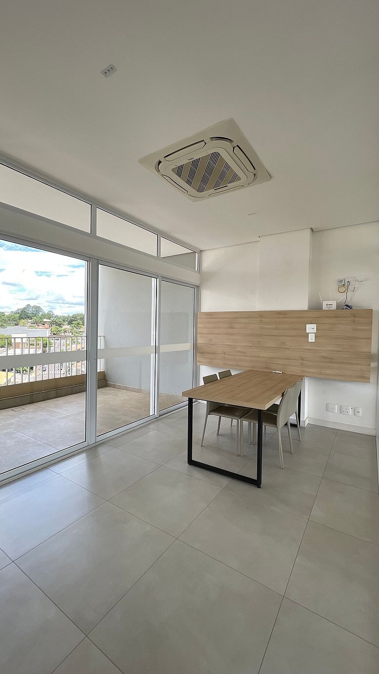 Apto com Sacada e Piscina na Vila Aviação Bauru
