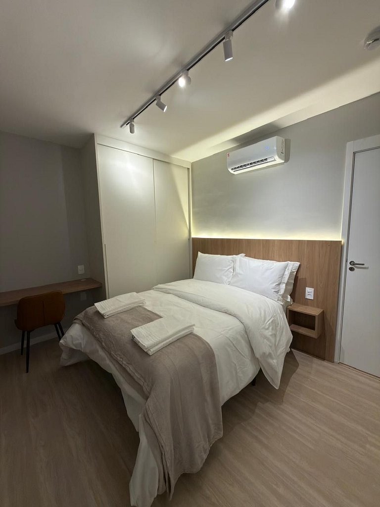 Apto Completo Prox ao Parque Villa Lobos