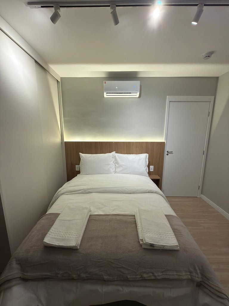 Apto Completo Prox ao Parque Villa Lobos