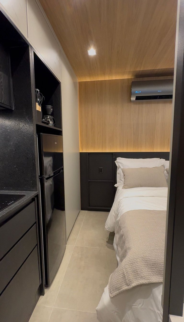 Studio moderno em frente ao metrô Vila Madalena