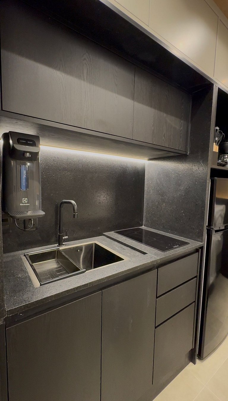 Studio completo em frente Metro Vila Madalena