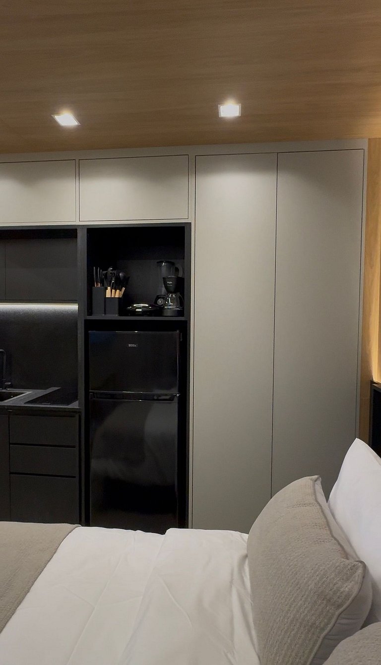 Studio moderno em frente ao metrô Vila Madalena