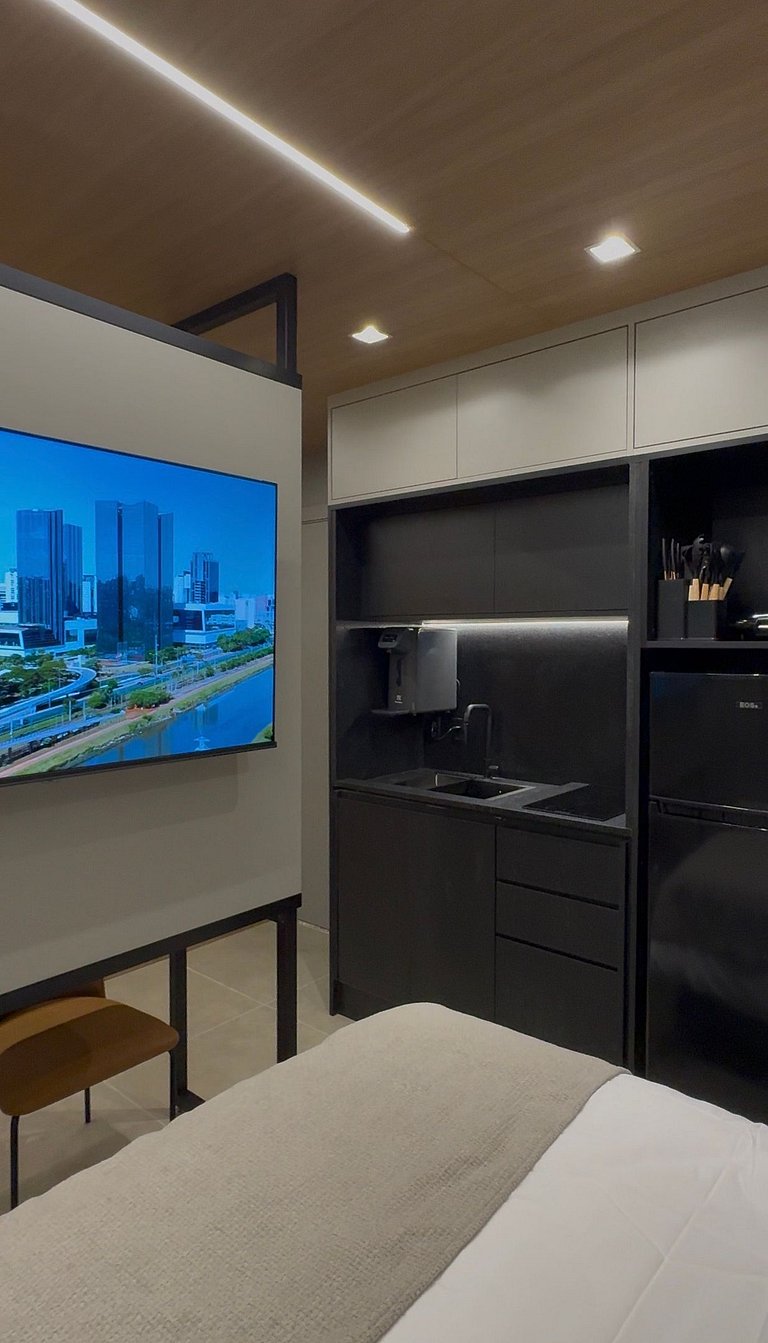 Studio moderno em frente ao metrô Vila Madalena