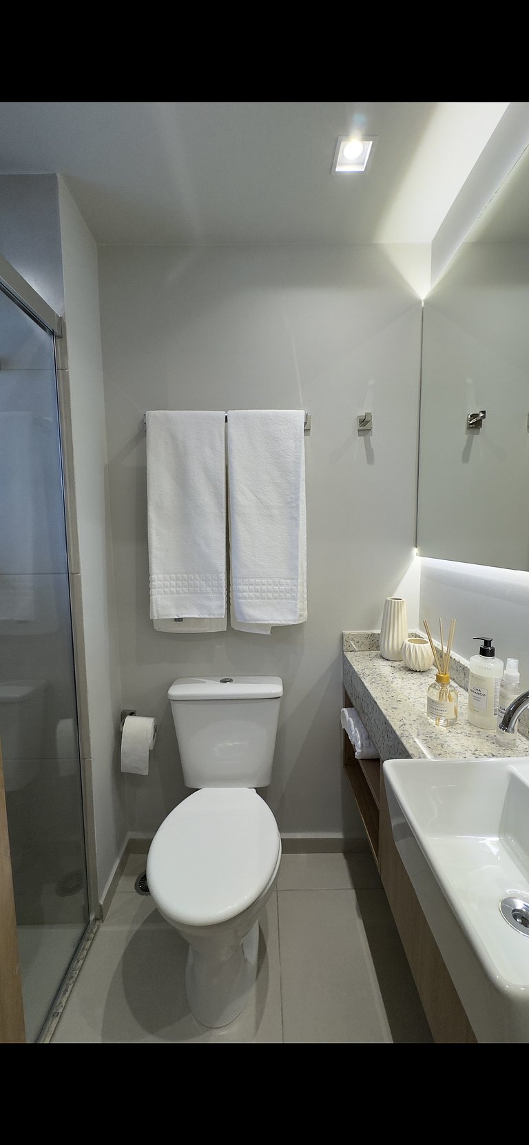 Studio moderno em frente ao metrô Vila Madalena