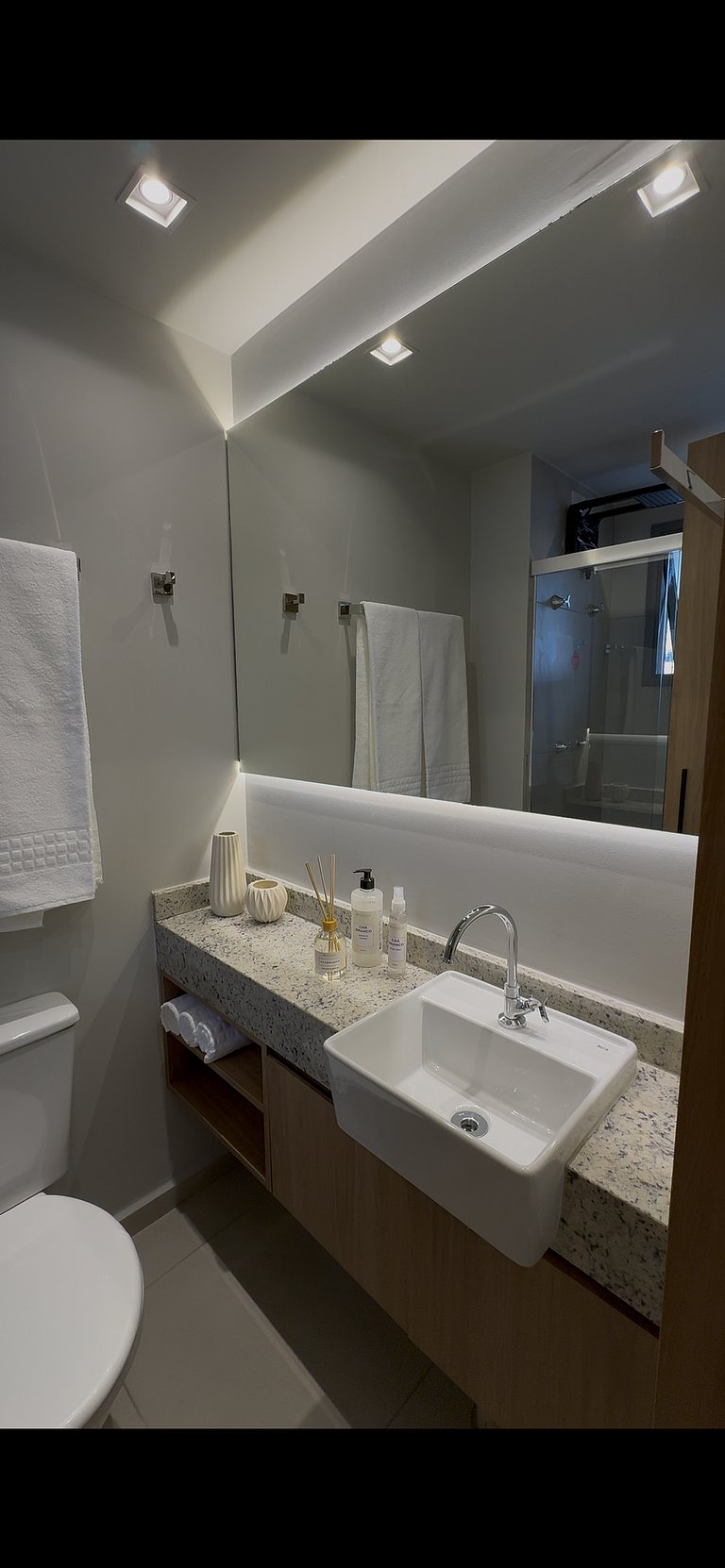 Studio moderno em frente ao metrô Vila Madalena