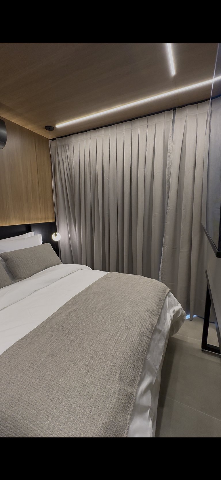 Studio moderno em frente ao metrô Vila Madalena