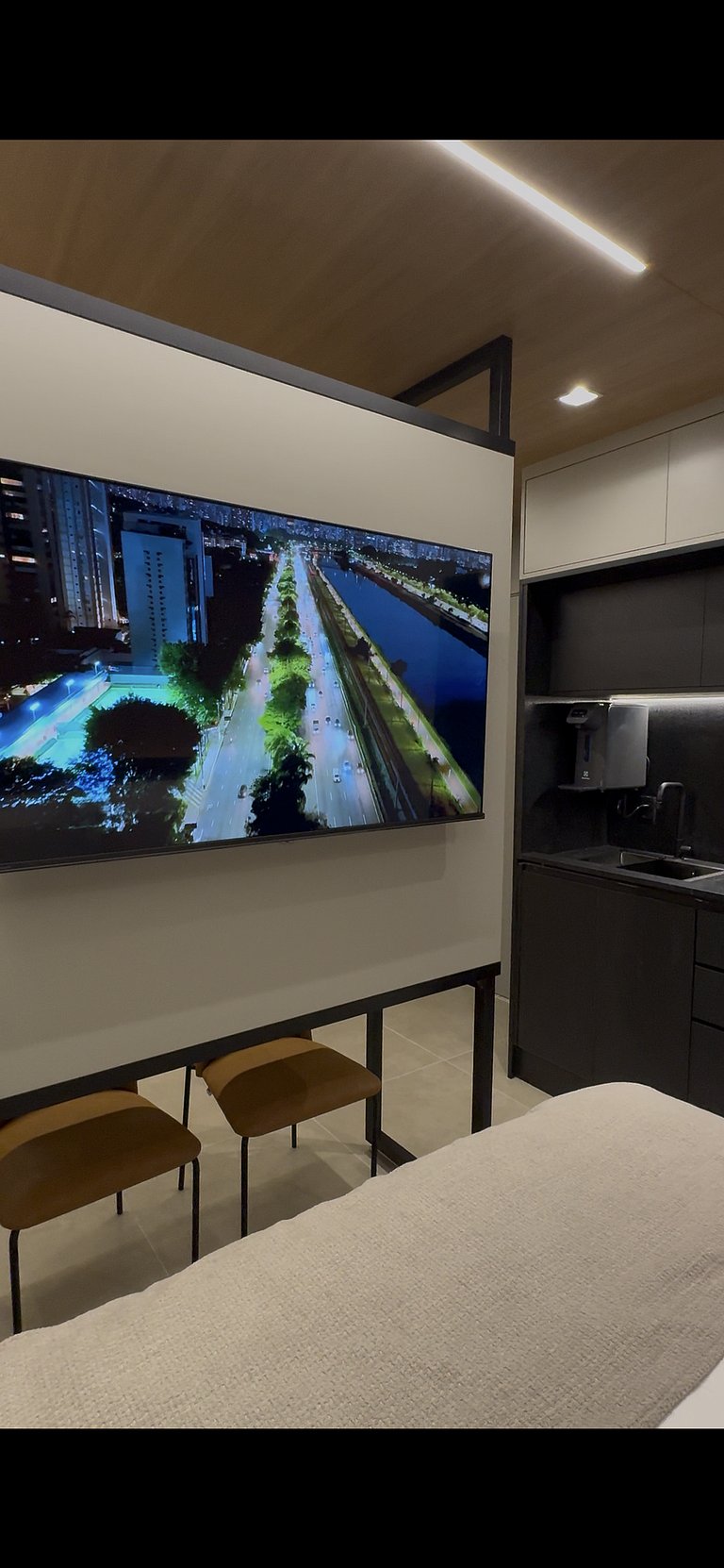 Studio completo em frente Metro Vila Madalena