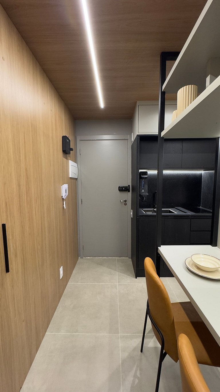Studio moderno em frente ao metrô Vila Madalena