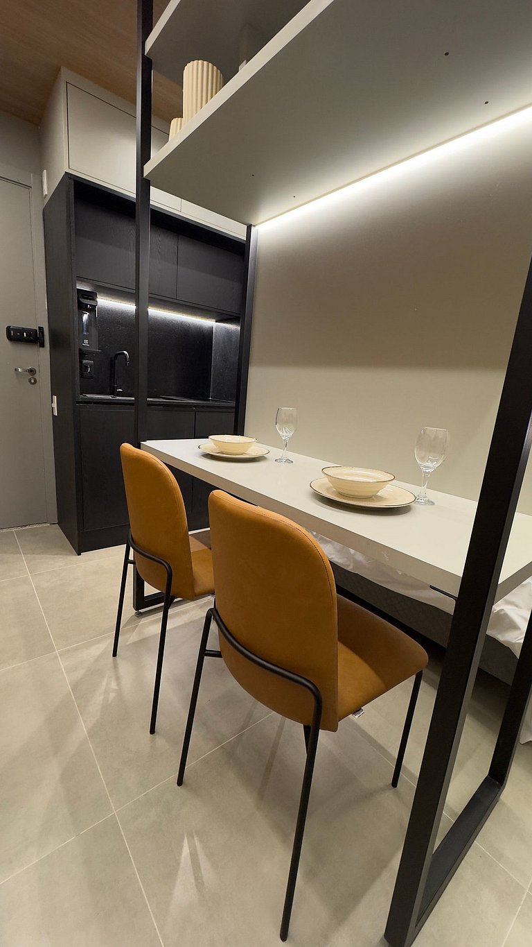 Studio moderno em frente ao metrô Vila Madalena