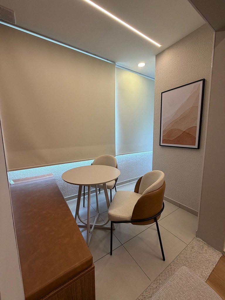 Studio no Paraíso com Sacada e Vista da Cidade