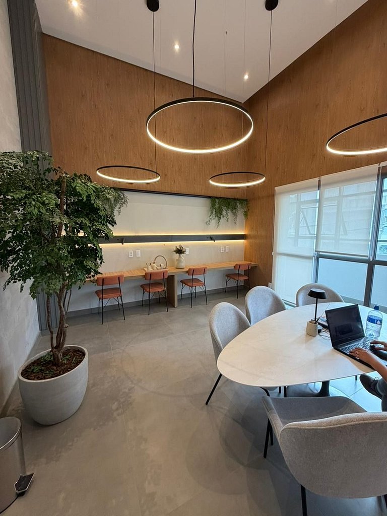 Studio no Paraíso com Sacada e Vista da Cidade