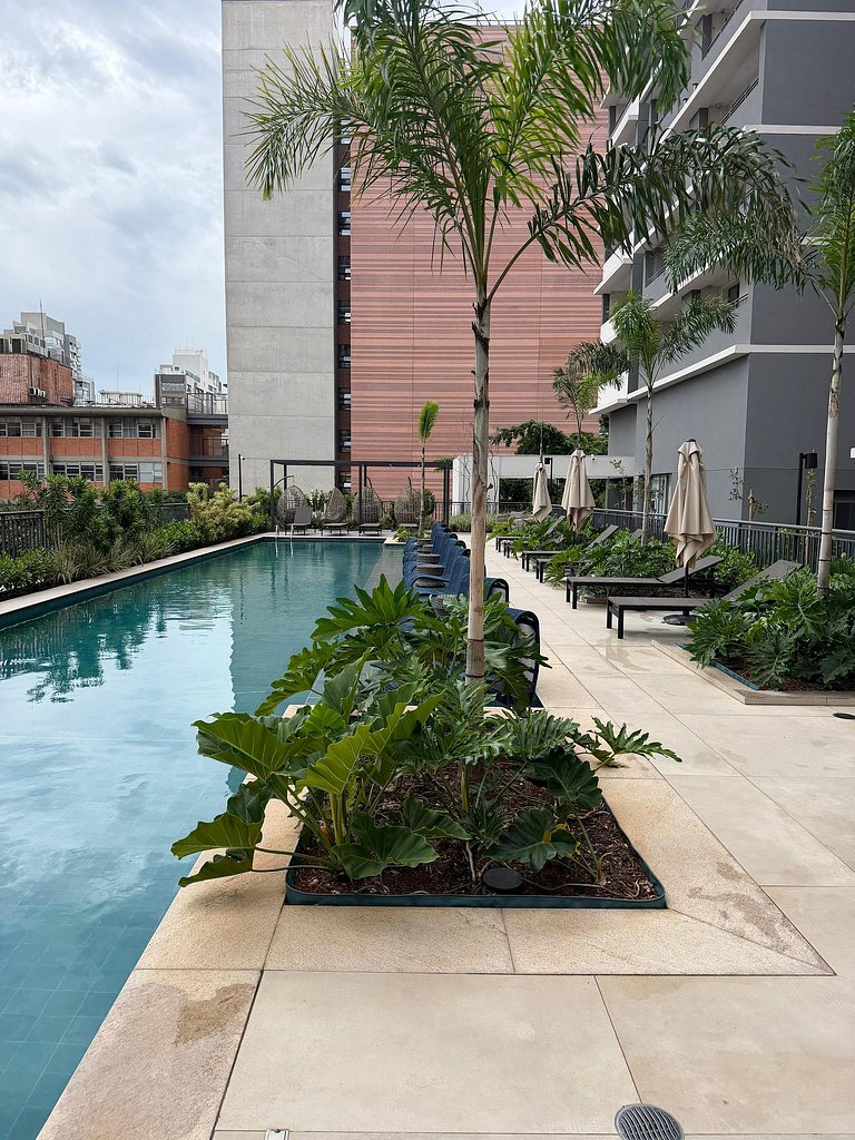 Studio no Paraíso com Sacada e Vista da Cidade