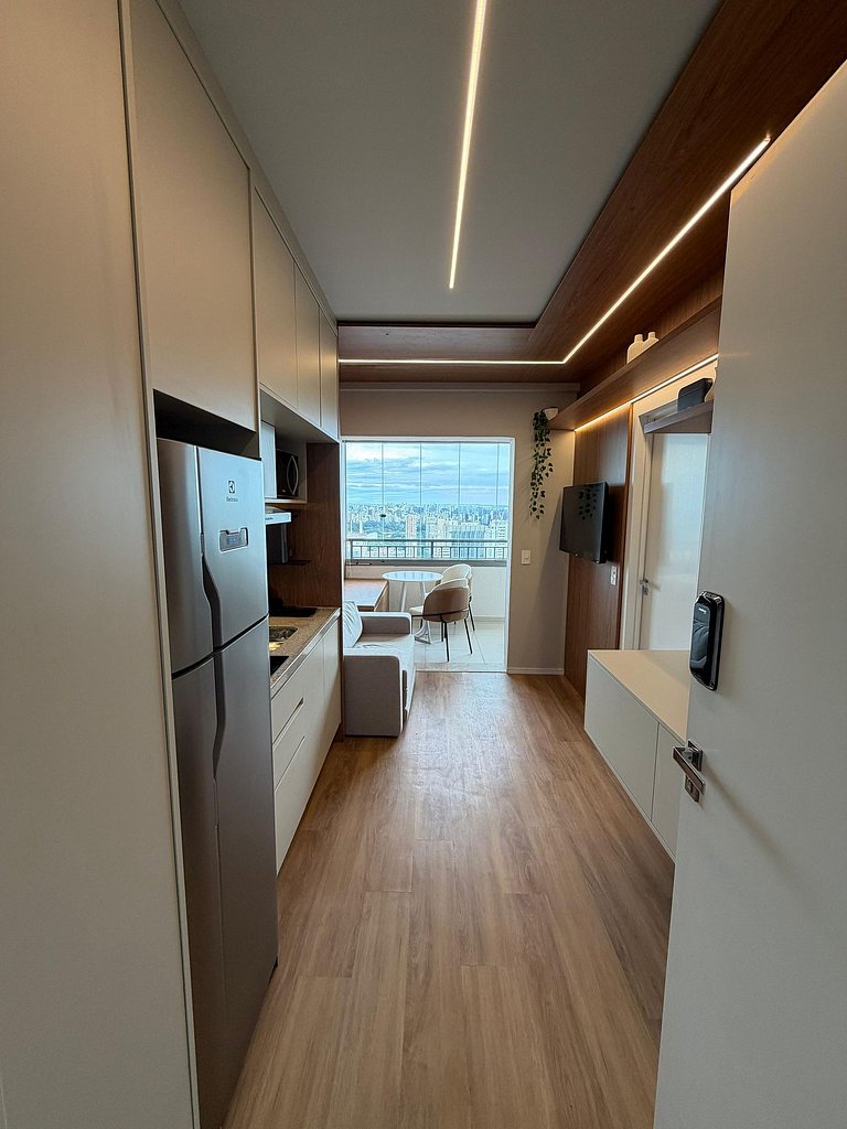 Studio no Paraíso com Sacada e Vista da Cidade