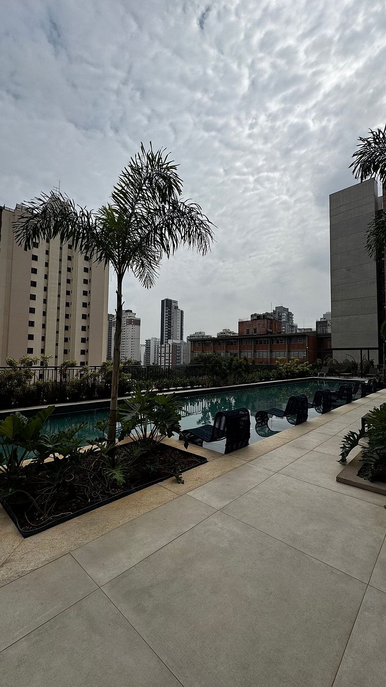 Studio no Paraíso com Sacada e Vista da Cidade