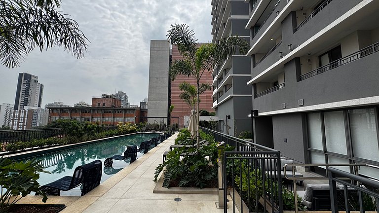 Studio no Paraíso com Sacada e Vista da Cidade