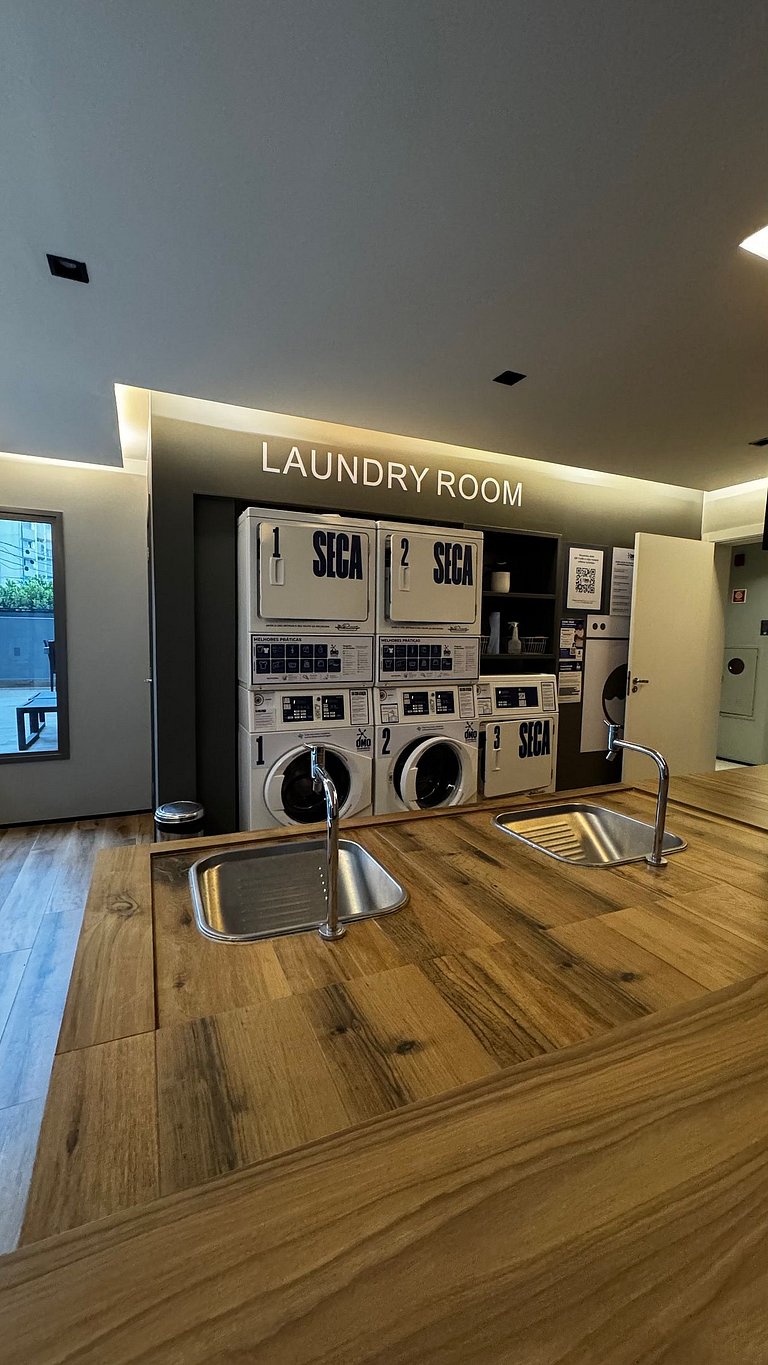 Studio moderno em frente ao metrô Vila Madalena