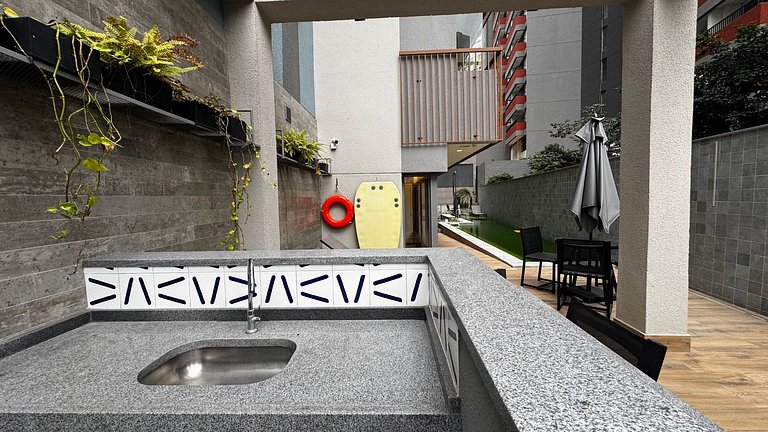 Studio moderno em frente ao metrô Vila Madalena