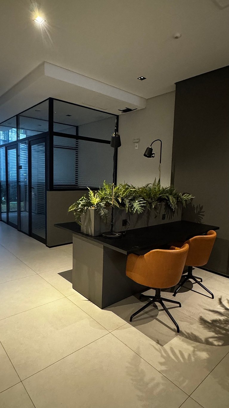 Studio moderno em frente ao metrô Vila Madalena